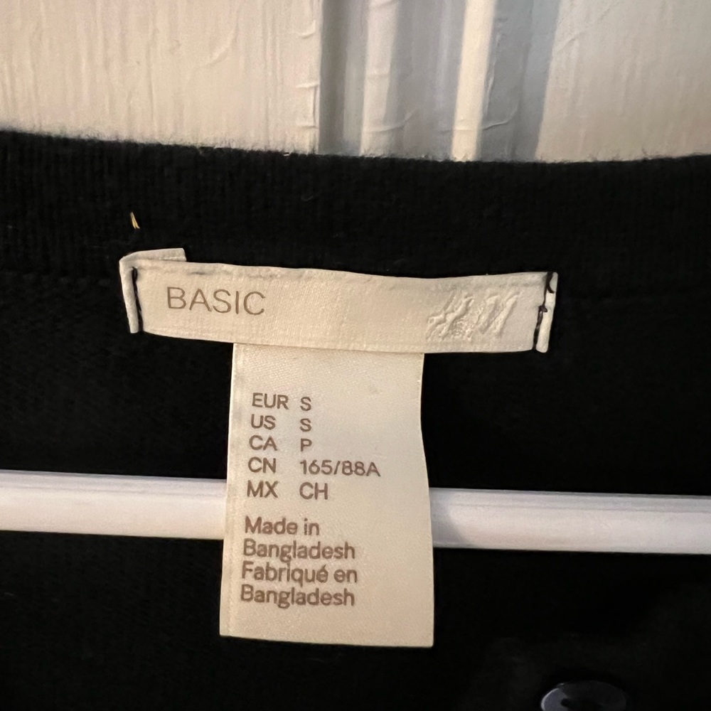 H&M basic black button down sweater - Picture 2 of 2